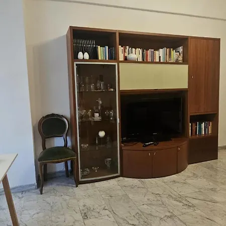 Paola' S Home-terrace And Metro Daire *